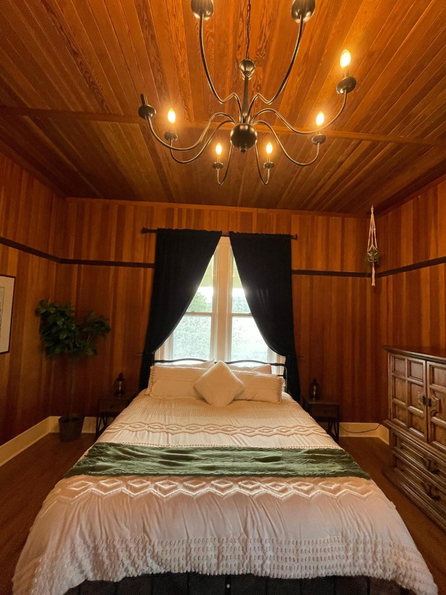 Woodside Farm Country Inn Sooke Exterior foto